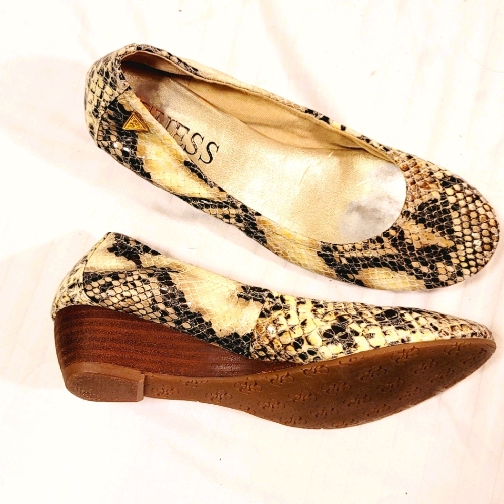 Guess Snakeskin Ballet Flats Size 6.